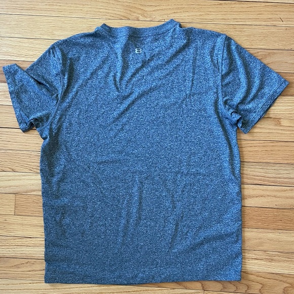 Layer 8 workout tee - Picture 2 of 2